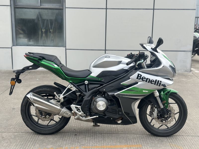 二手贝纳利龙卷风 Tornado 302R