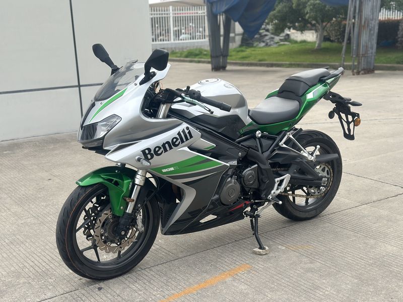 二手贝纳利龙卷风 Tornado 302R