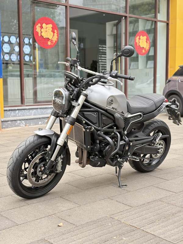 二手贝纳利幼狮 Leoncino 800