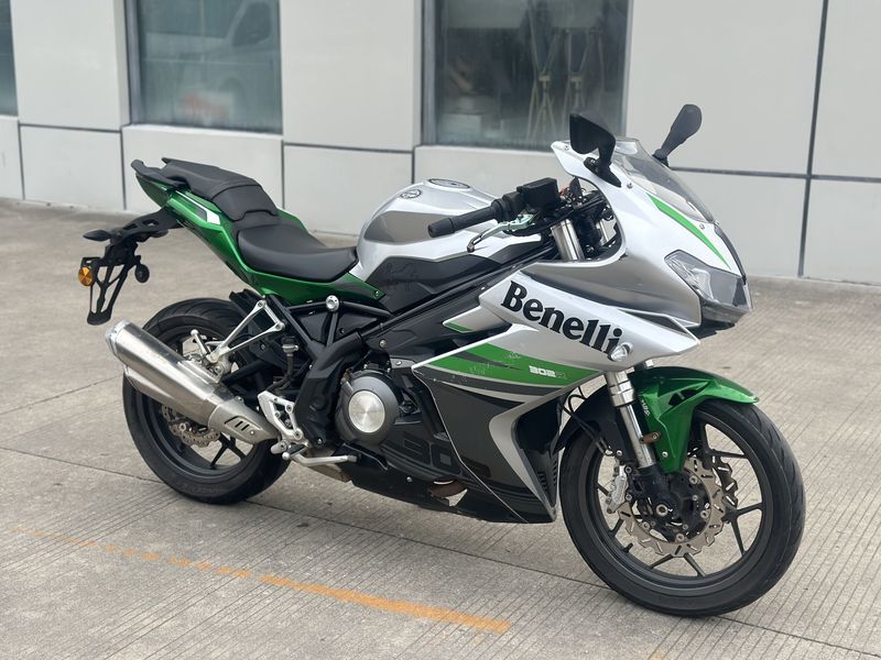 二手贝纳利龙卷风 Tornado 302R