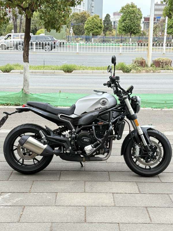 二手贝纳利幼狮 Leoncino 800