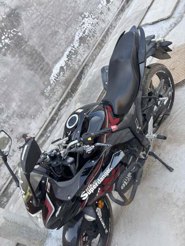 二手济南铃木极客飒 Gixxer 155