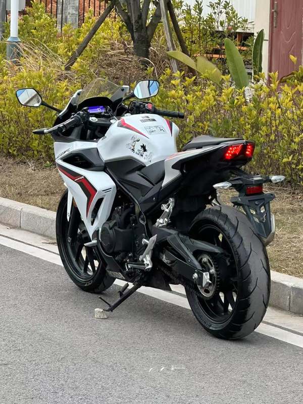 二手本田CBR400R