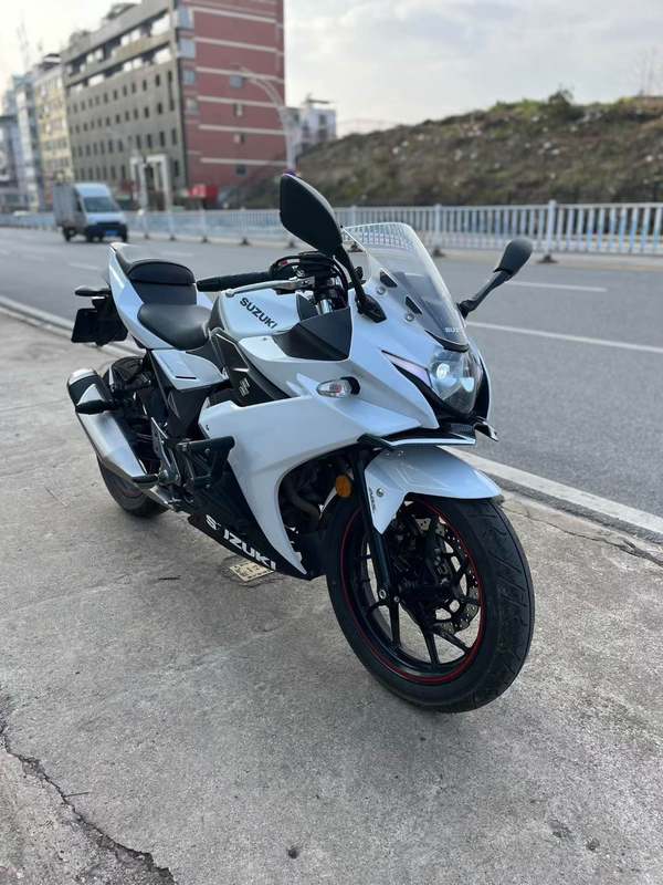 二手豪爵铃木GSX250R