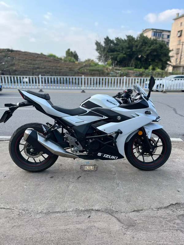 二手豪爵铃木GSX250R