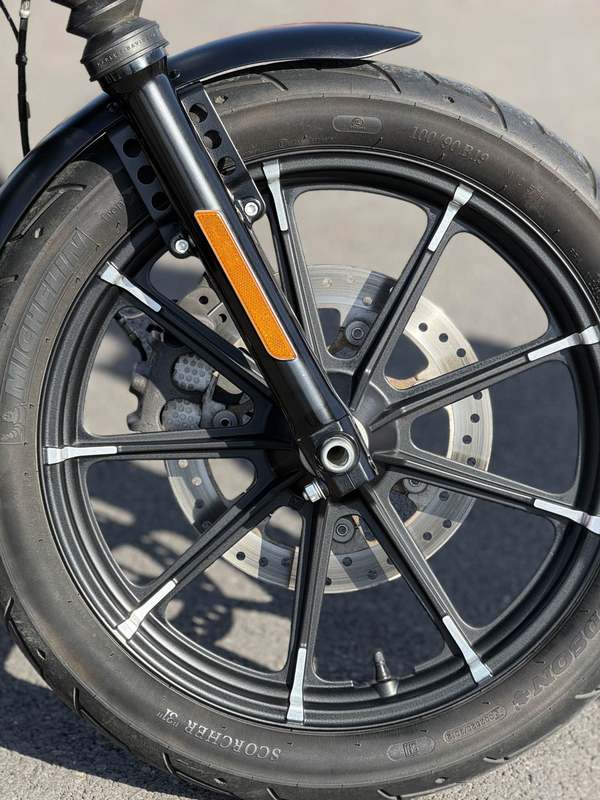 二手哈雷戴维森Iron883 硬汉