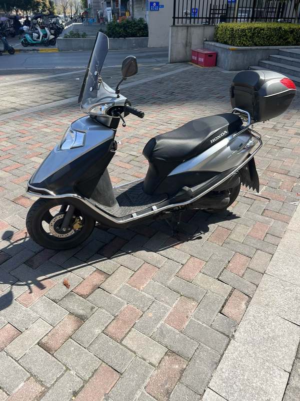 二手五羊本田SCR 喜鲨125