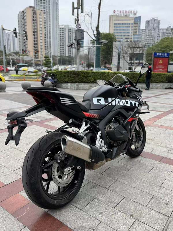 二手QJMOTOR赛800