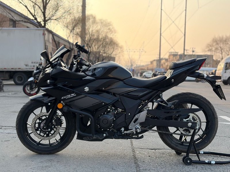 二手豪爵铃木GSX250R
