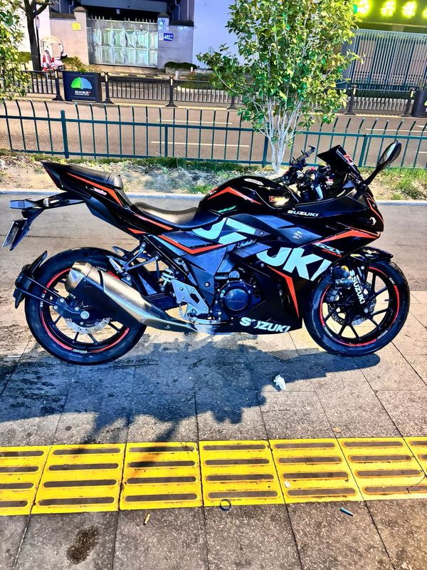 二手豪爵铃木GSX250R