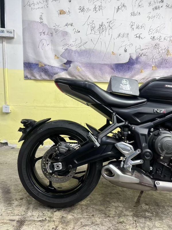 二手凯旋Trident 660