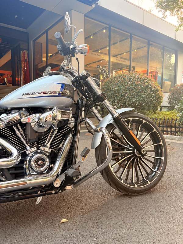 二手哈雷戴维森突破者 Breakout