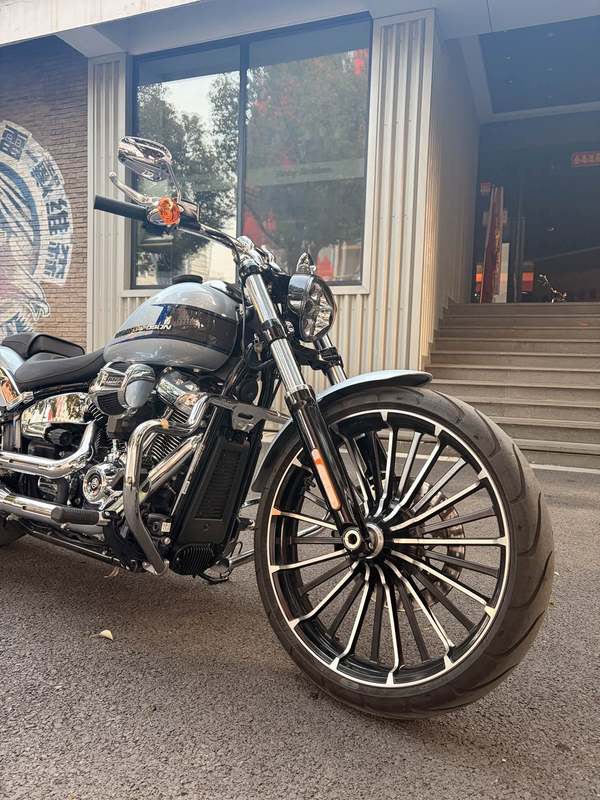 二手哈雷戴维森突破者 Breakout