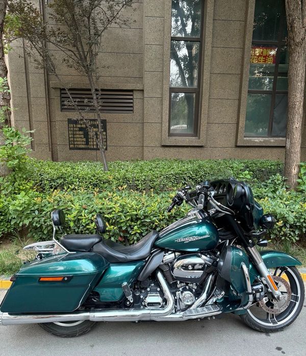 二手哈雷戴维森大道滑翔 Street Glide