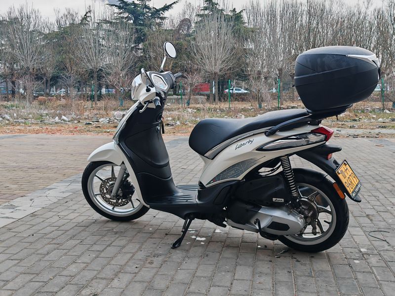 二手比亚乔Liberty One