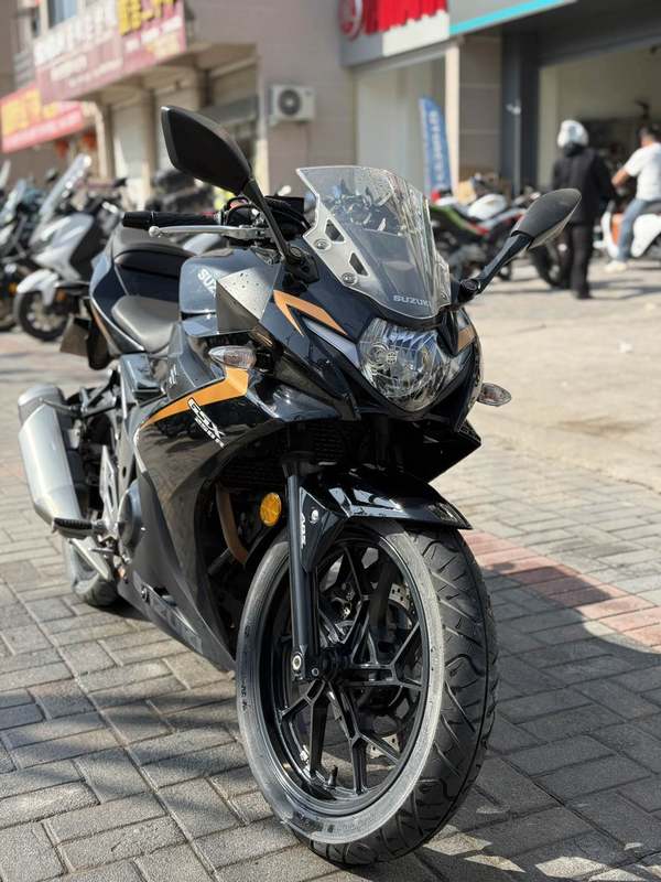 二手豪爵铃木GSX250R