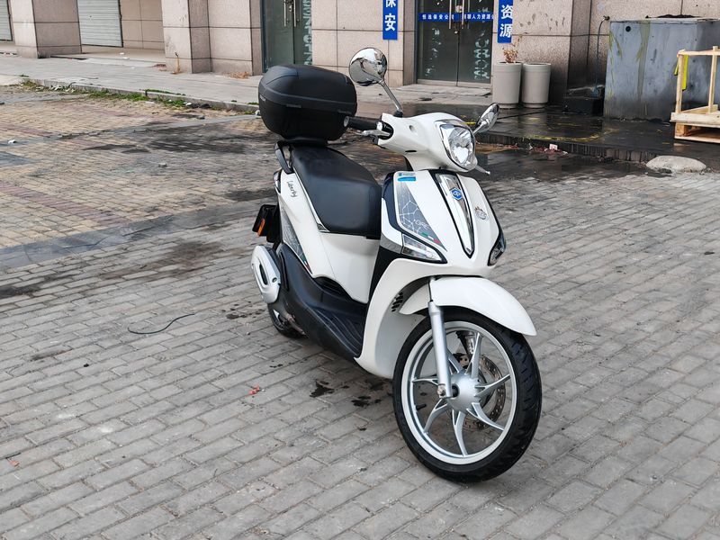 二手比亚乔Liberty One