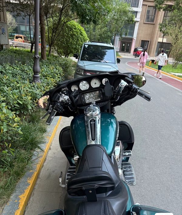 二手哈雷戴维森大道滑翔 Street Glide