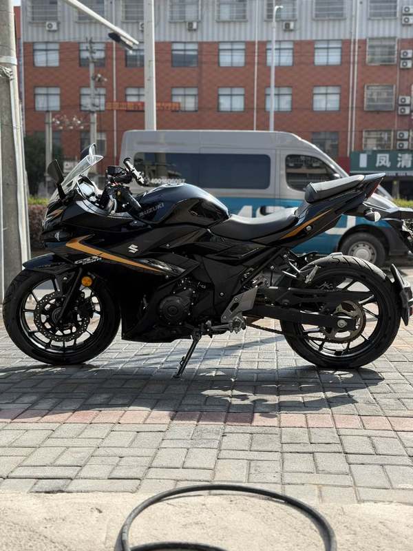 二手豪爵铃木GSX250R
