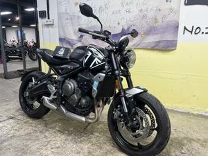 二手凯旋Trident 660