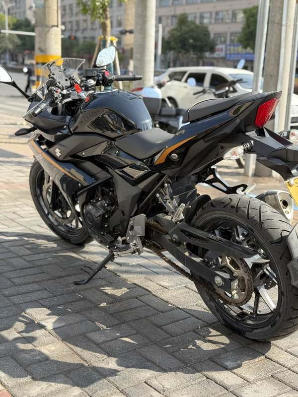 二手豪爵铃木GSX250R