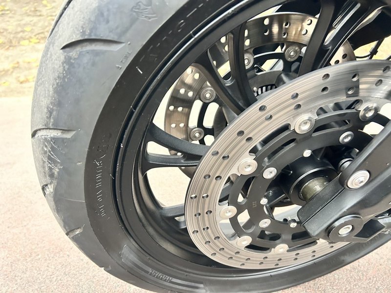 二手香帅金刚狼800S