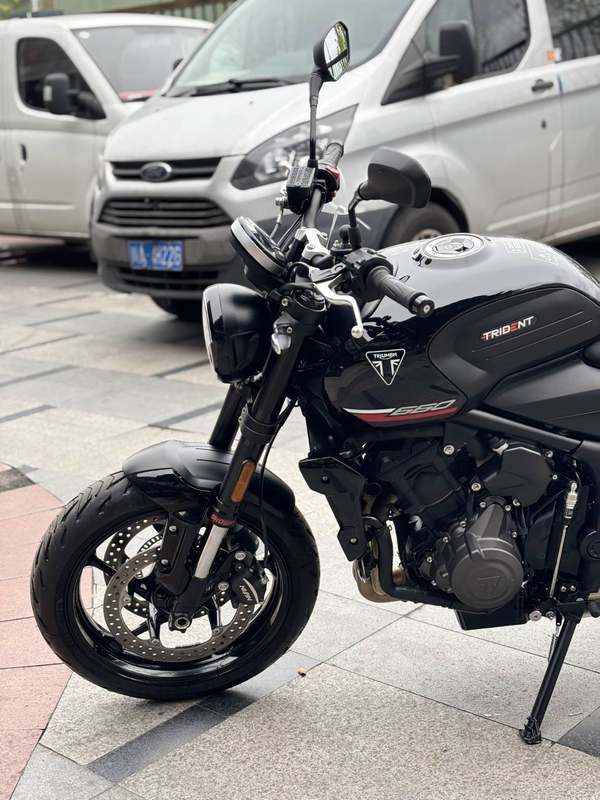 二手凯旋Trident 660