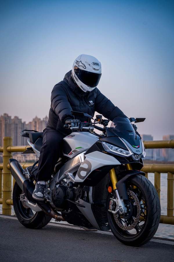 二手阿普利亚Tuono V4