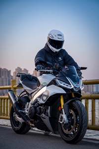 二手阿普利亚Tuono V4