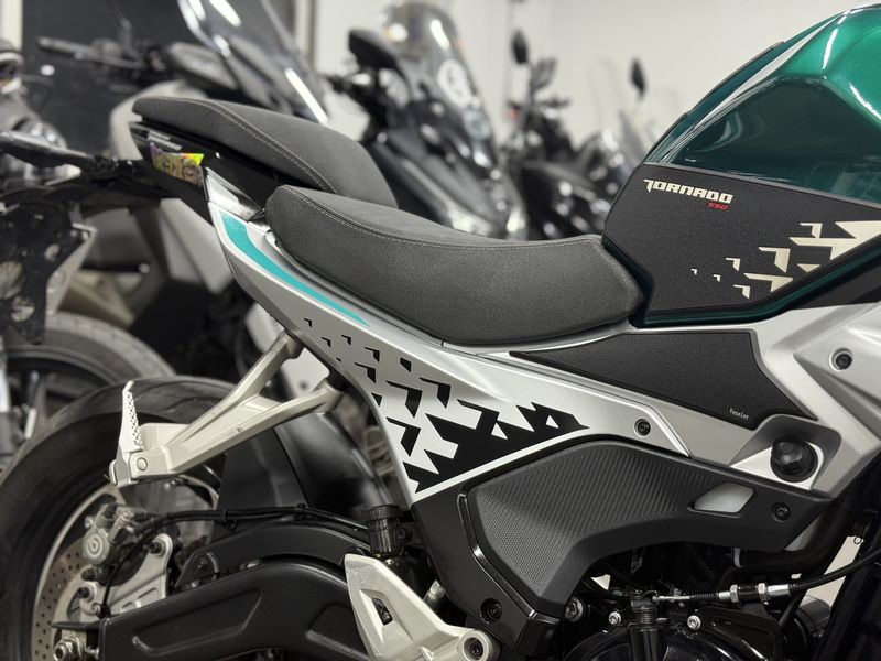 二手贝纳利龙卷风 Tornado 552R