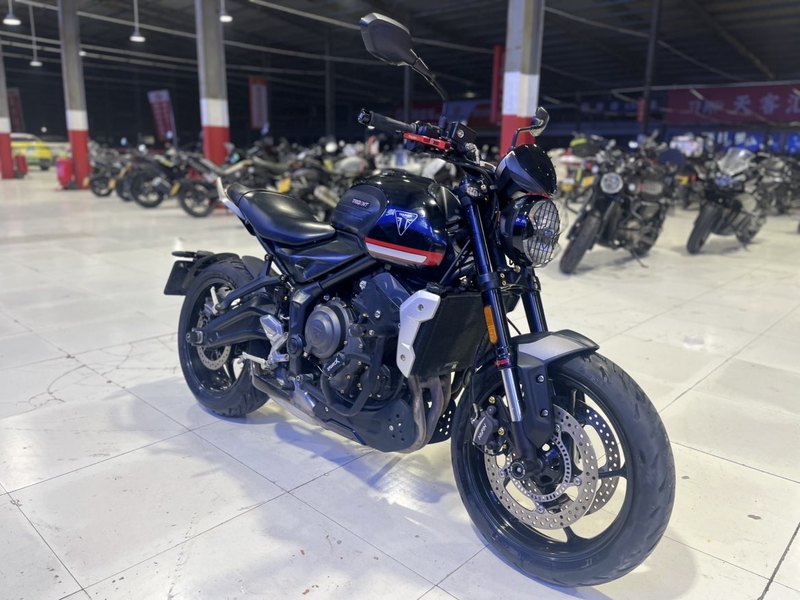 二手凯旋Trident 660