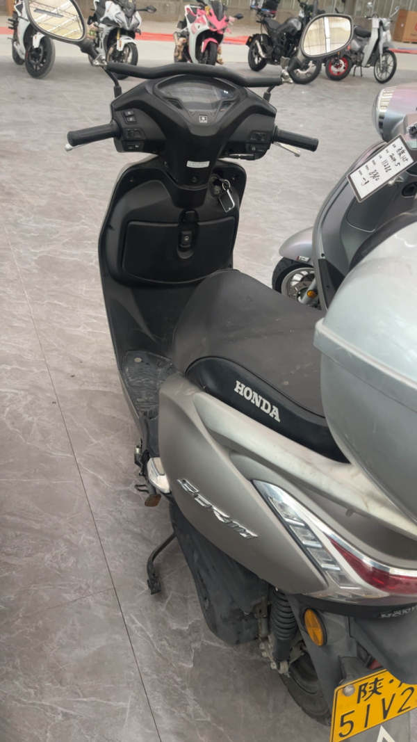 二手五羊本田SCR110 佳御