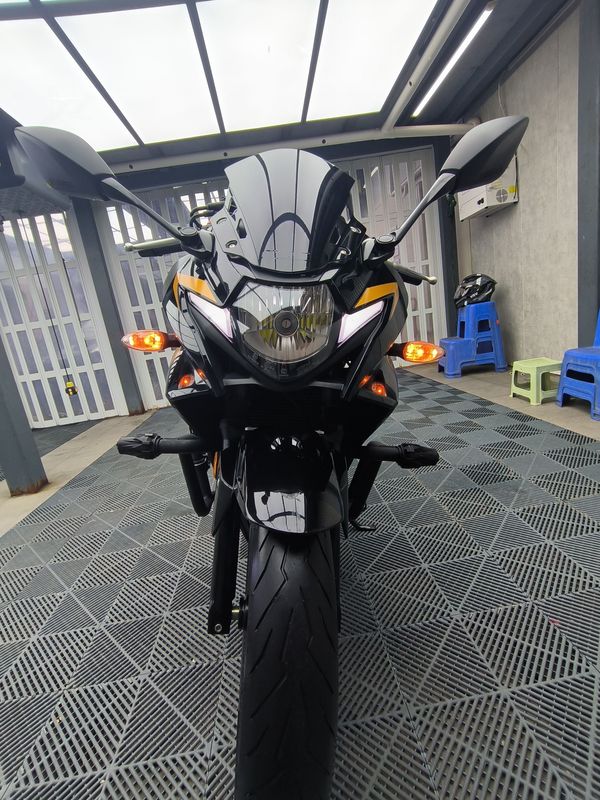 二手豪爵铃木GSX250R