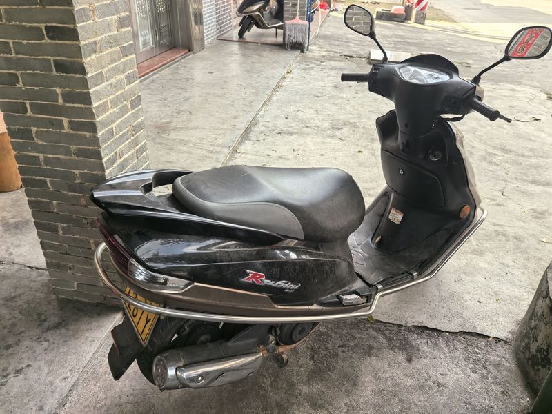 二手豪爵铃木红宝UM125T