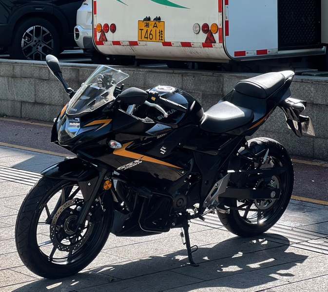 二手豪爵铃木GSX250R