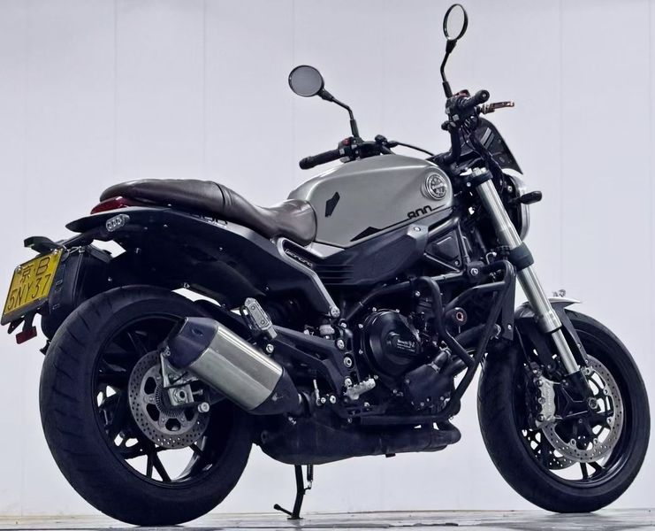 二手贝纳利幼狮 Leoncino 800