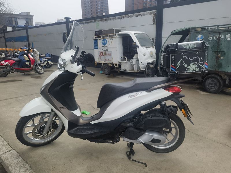 二手比亚乔Medley 150