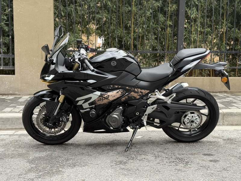 二手贝纳利龙卷风 Tornado 402R