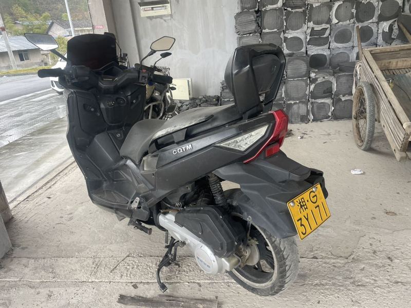 二手望雅猛士三代