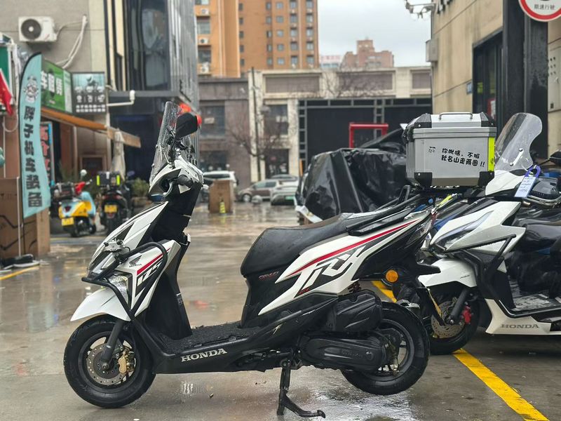 二手新大洲本田裂行 RX125Fi