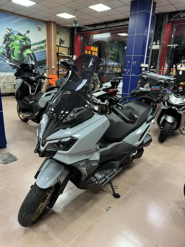 二手三阳哈士奇 Husky ADV300