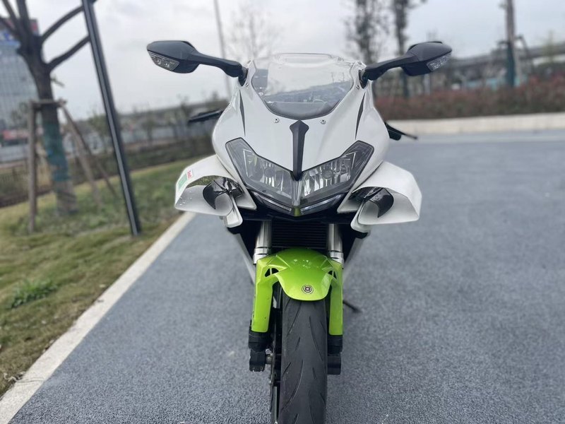 二手贝纳利龙卷风 Tornado 302R