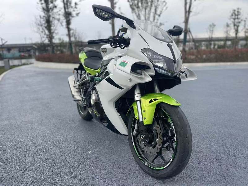 二手贝纳利龙卷风 Tornado 302R