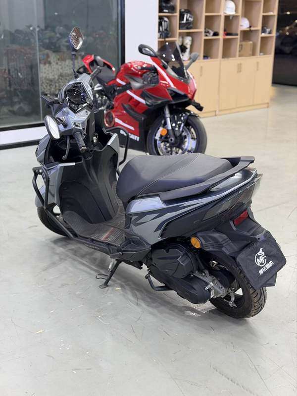 二手新大洲本田裂行 RX125Fi