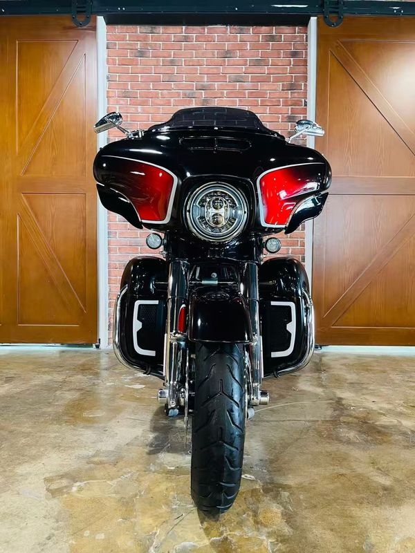 二手哈雷戴维森大道滑翔 Street Glide