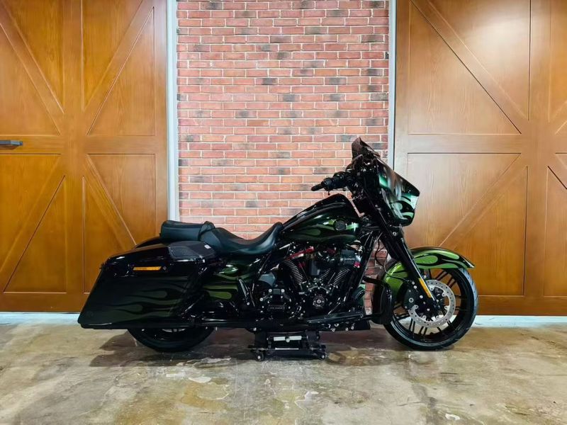 二手哈雷戴维森大道滑翔 Street Glide