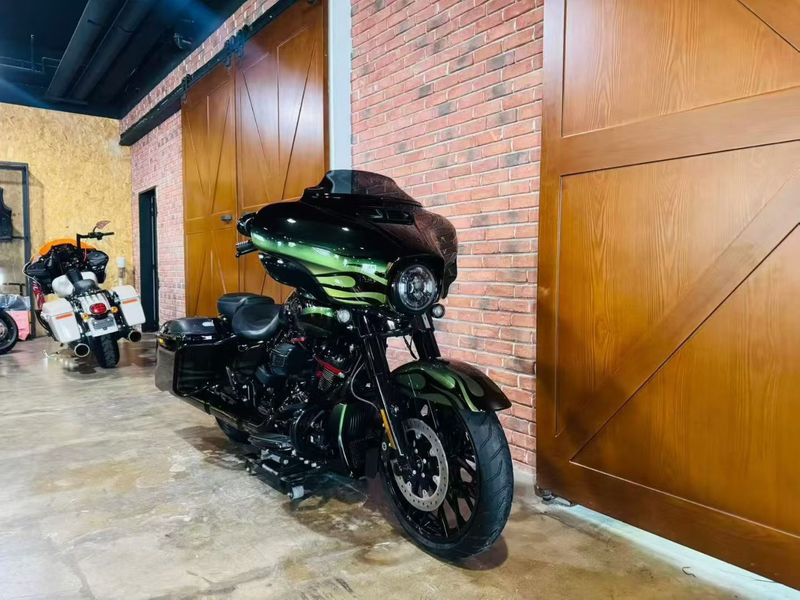 二手哈雷戴维森大道滑翔 Street Glide