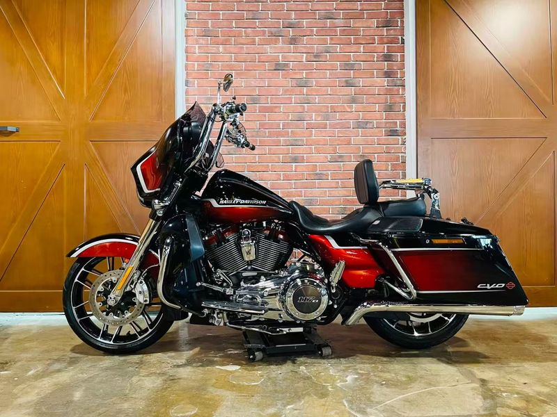 二手哈雷戴维森大道滑翔 Street Glide