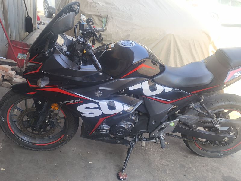 二手豪爵铃木GSX250R