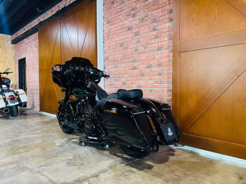 二手哈雷戴维森大道滑翔 Street Glide